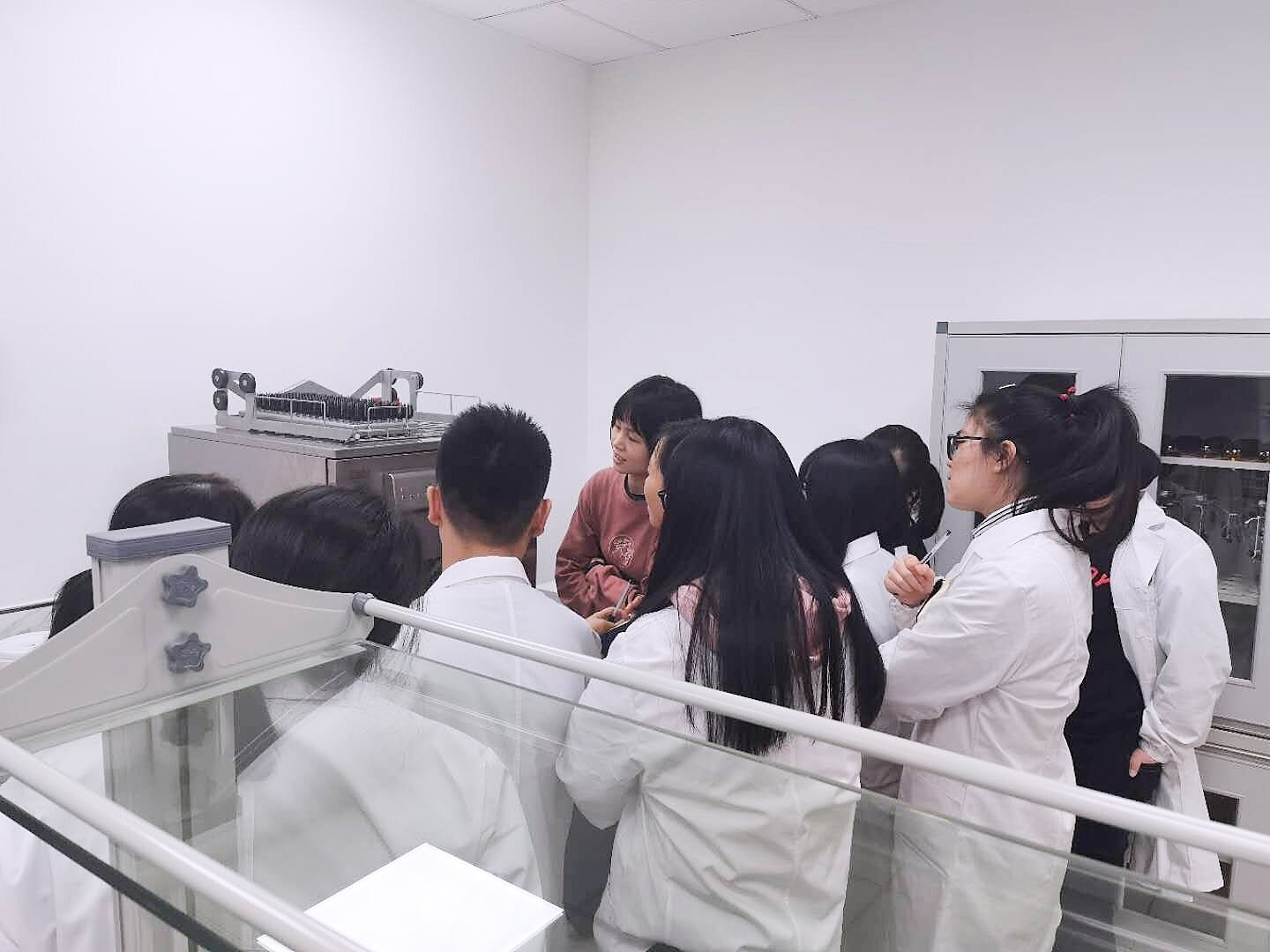 實(shí)驗(yàn)室洗瓶機(jī)，管家般的瓶皿清洗烘干解決方案